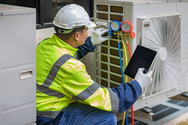 Professional Emergency Hvac Repair technician working in Stockdale, TX